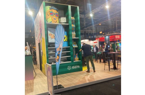 Magazijn met pallets dozen